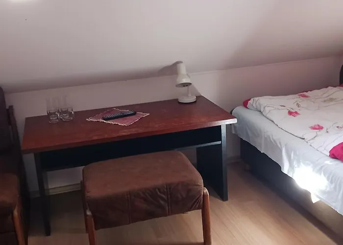 Central Apartman Δωμάτια σε οικογενειακή κατοικία Μπρατισλάβα
